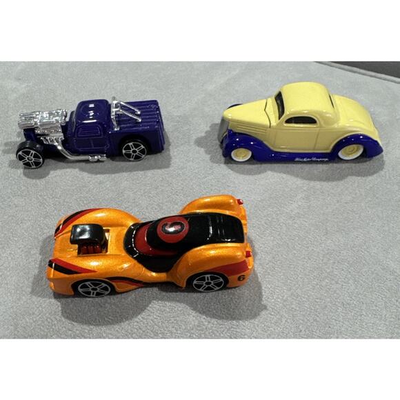 Lot Of 3 Maisto Die Cast Cars Toy Cars Vehicles Colorful - Picture 1 of 9